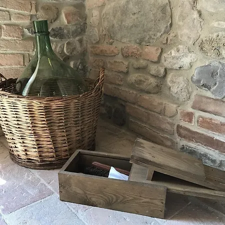 Tra I Campi Di Papaveri Alojamento de Acomodação e Pequeno-almoço Medesano