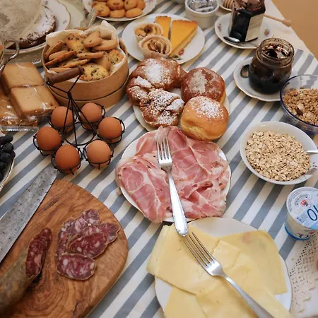 Alojamento de Acomodação e Pequeno-almoço Tra I Campi Di Papaveri 3*