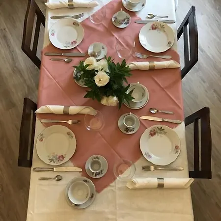 Tra I Campi Di Papaveri Bed & Breakfast