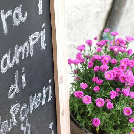 فندق مبيت وإفطار Tra I Campi Di Papaveri