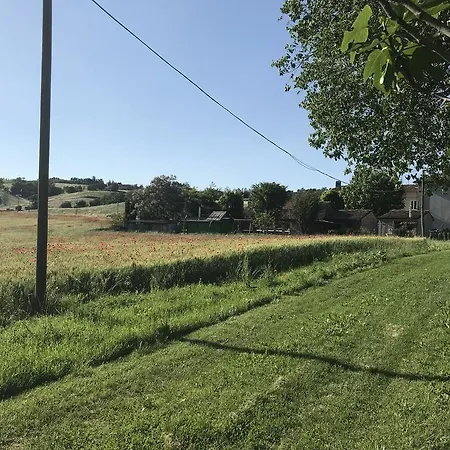 Tra I Campi Di Papaveri Alojamento de Acomodação e Pequeno-almoço Medesano