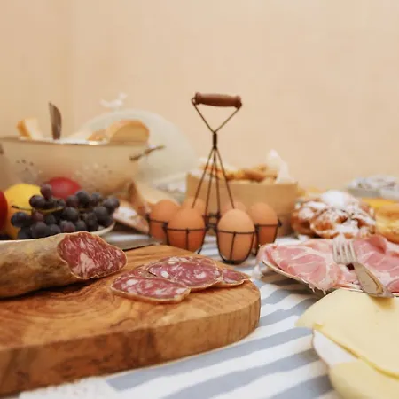 Oda ve Kahvaltı Tra I Campi Di Papaveri