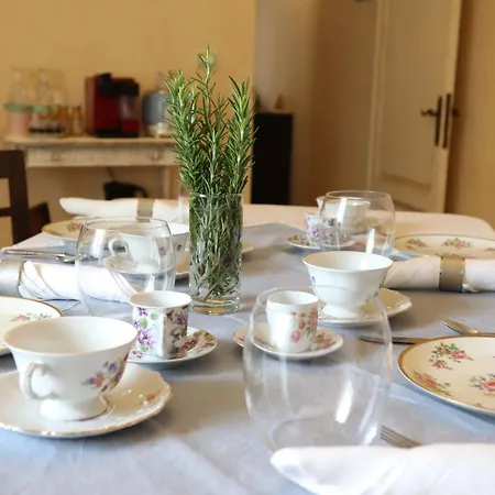 Tra I Campi Di Papaveri לינה וארוחת בוקר Medesano