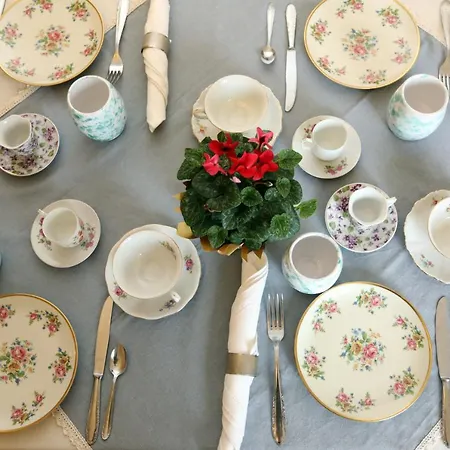 Tra I Campi Di Papaveri Bed & Breakfast